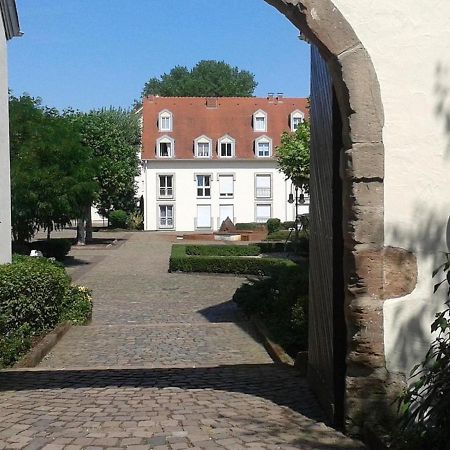 Amf Ferienwohnungen Historischer Soutyhof Saarlouis Buitenkant foto