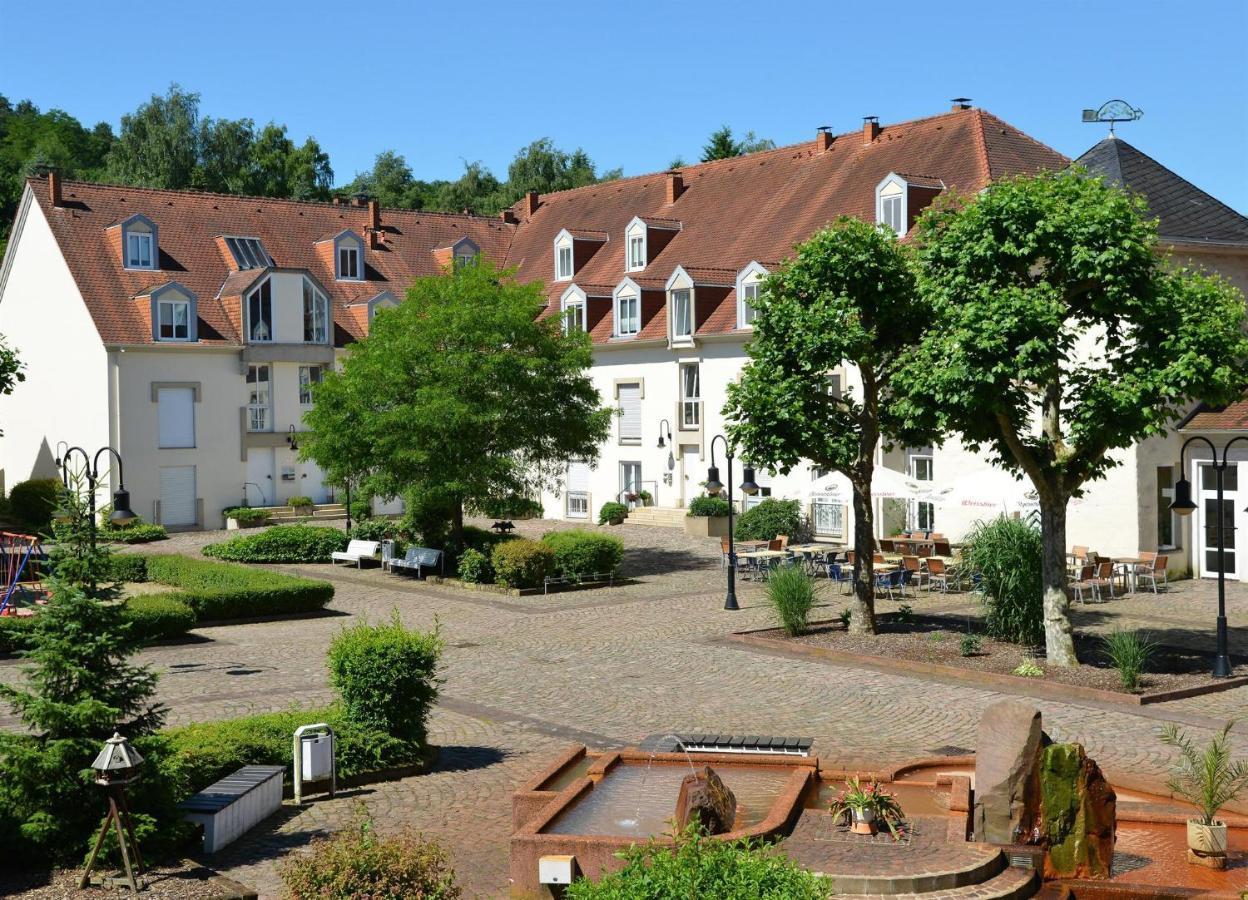 Amf Ferienwohnungen Historischer Soutyhof Saarlouis Buitenkant foto