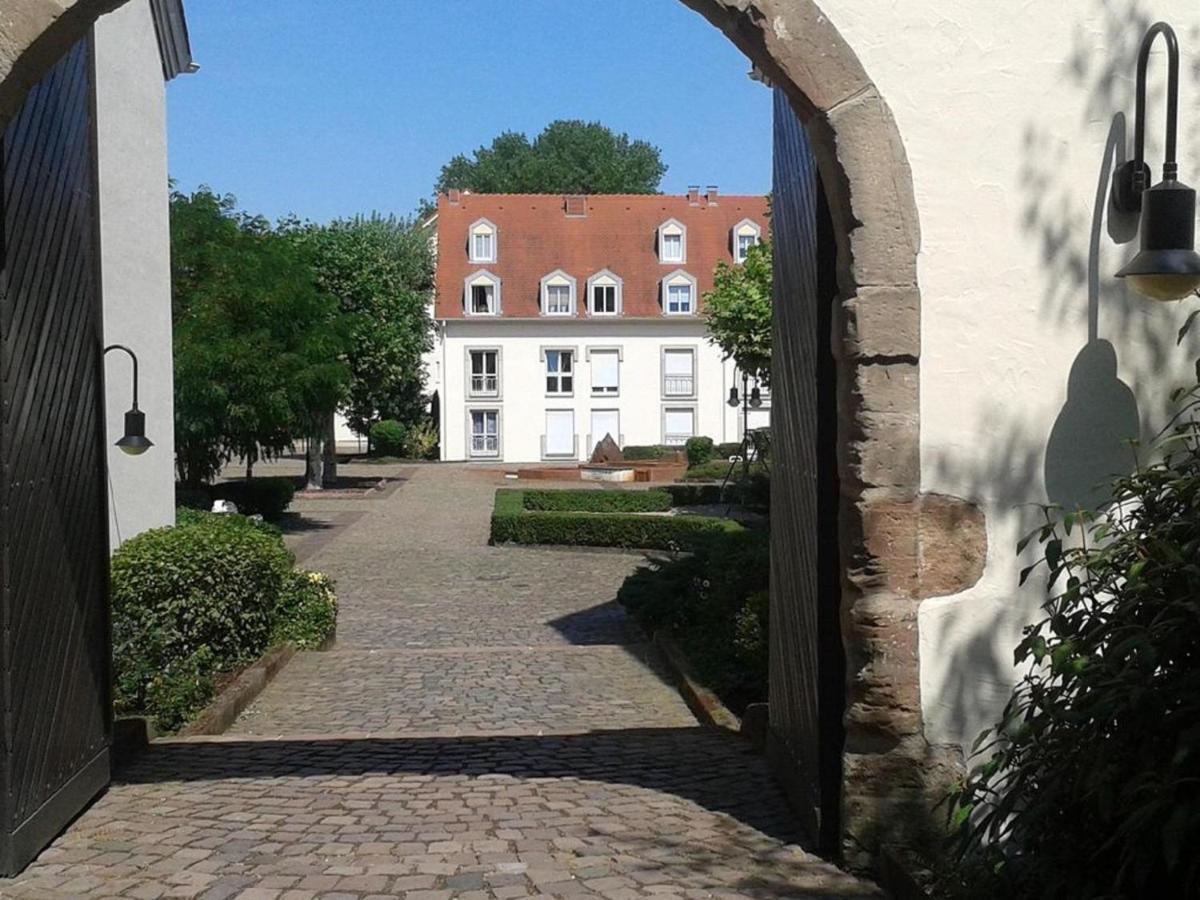 Amf Ferienwohnungen Historischer Soutyhof Saarlouis Buitenkant foto